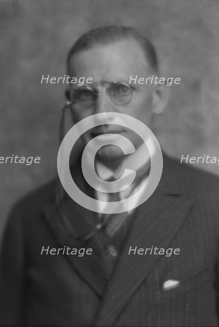 Davis, Hartley, Mr., portrait photograph, 1914 May 22. Creator: Arnold Genthe.