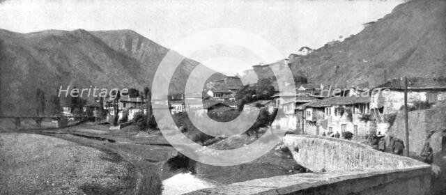 ''La capitulation Bulgare; L'entreedes premiers elements serbes a Istip,par le faubourg..., 1918. Creator: Unknown.