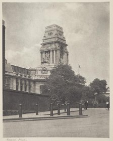 Tower Hill. From the album: Photograph album - London, 1920s. Creator: Harry Moult.