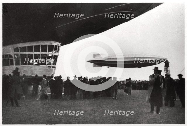 HM Airship R100, 1930 (1933). Artist: Unknown