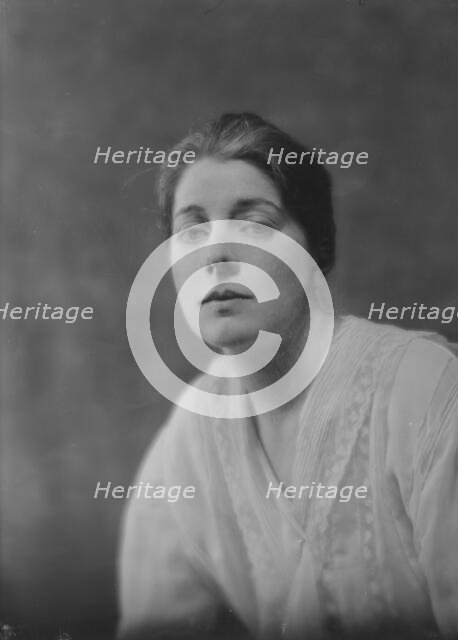 Elsinger, Miss, portrait photograph, 1917 Feb. 7. Creator: Arnold Genthe.
