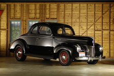 Ford Deluxe customised 1940. Artist: Simon Clay.