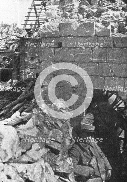 'Dans Neuville-Saint-Vaast; Nous avions penetre, le 9 mai, dans Neuville', 1915. Creator: Unknown.