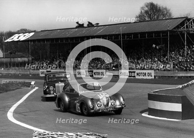 Healey Elliott of E.B. Wadsworth, Armstrong Siddeley of T.Sopwith, Goodwood 1954 . Creator: Unknown.