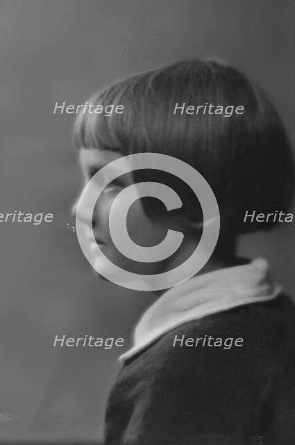 Thacher, Mary D., portrait photograph, 1915 Nov. 6. Creator: Arnold Genthe.