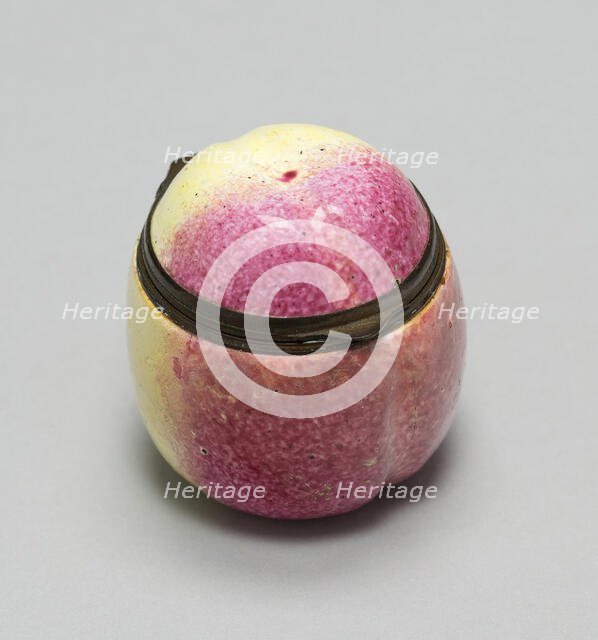 Bonbonnière in the form of an Apple, England, 1780/1800. Creator: Unknown.