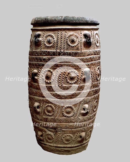 Great jar in the ruins of Knossos.