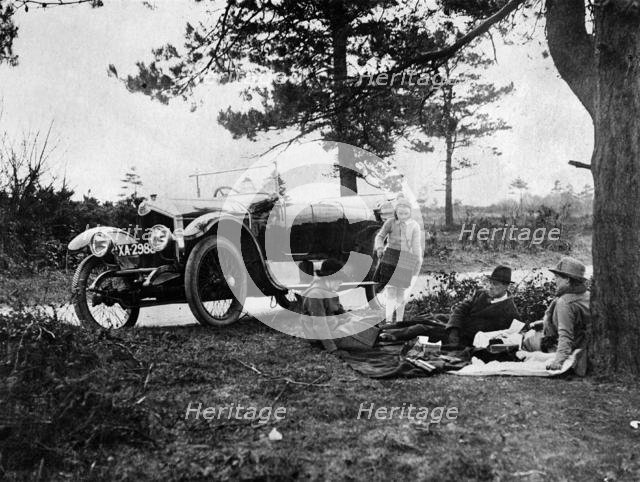 1920 Crossley 25-30hp family picnic. Creator: Unknown.