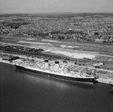 RMS 'Mauretania' at the New Docks (Western Docks), Southampton, Hampshire, 1949. Artist: Aerofilms.