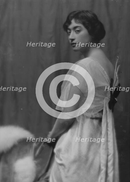 Kushland, May, Miss, portrait photographt, 1913. Creator: Arnold Genthe.