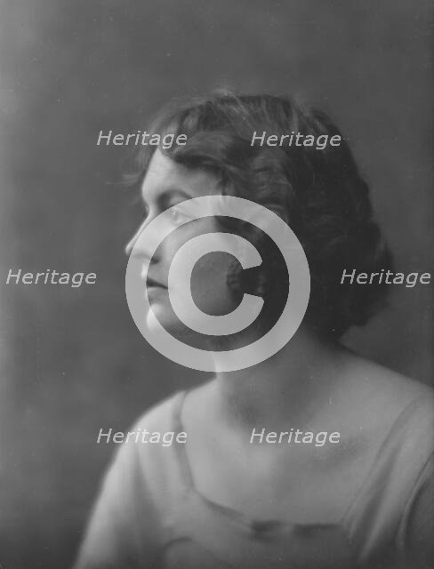Unidentified woman, portrait photograph, between 1911 and 1942. Creator: Arnold Genthe.