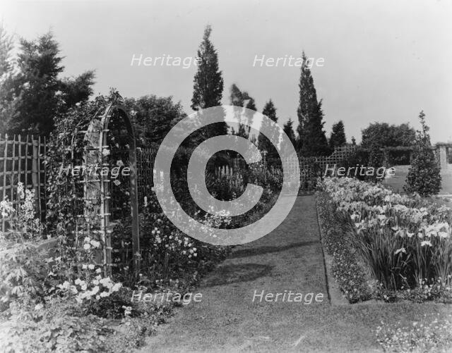 "Beacon Hill House," Arthur Curtiss James house, Newport, Rhode Island., 1917. Creator: Frances Benjamin Johnston.