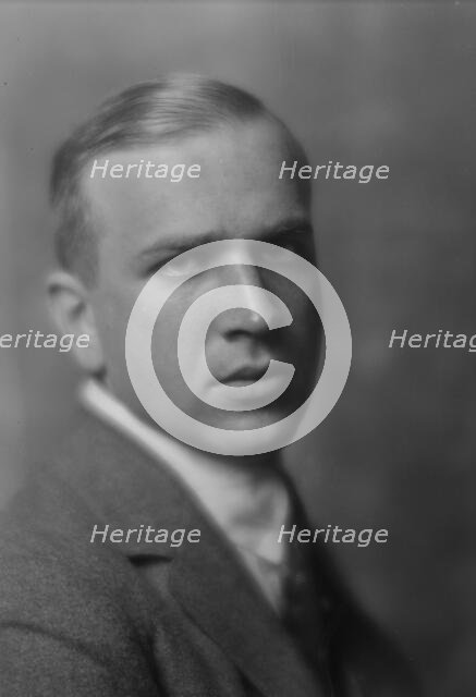 Schniewind, E.H., Mr., portrait photograph, 1915 Sept. 21. Creator: Arnold Genthe.