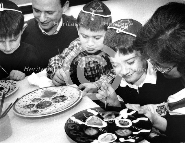 Children at Passover, Kingston, London, 29 March 1998. Artist: Unknown