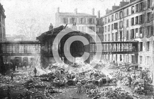 'Quelques Points de Chute; Cour du ministere de la Guerre ou des baraquements ont..., 1918. Creator: Unknown.