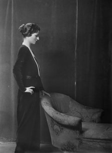 Mrs. A.R. Seligman, portrait photograph, 1918 Oct. 29. Creator: Arnold Genthe.