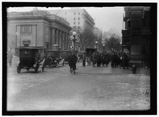 Street scene, corner of G Street, Washington, D.C., between 1913 and 1918. Creator: Harris & Ewing.