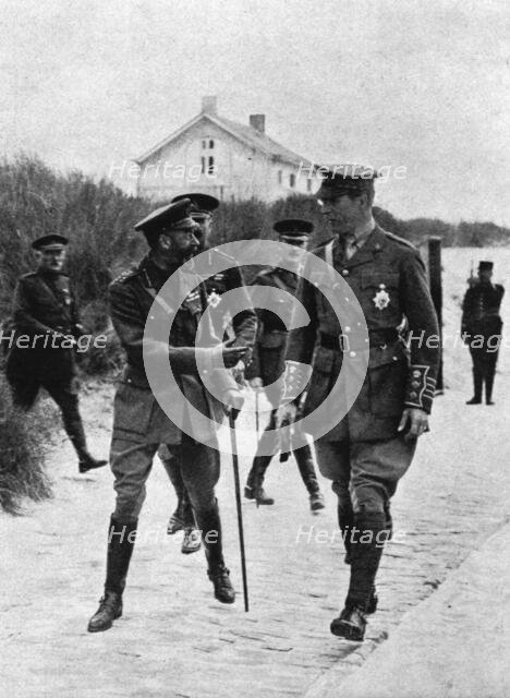'La visite du roi d'Angleterre a ses armees et au front Belge', 1916. Creator: Unknown.