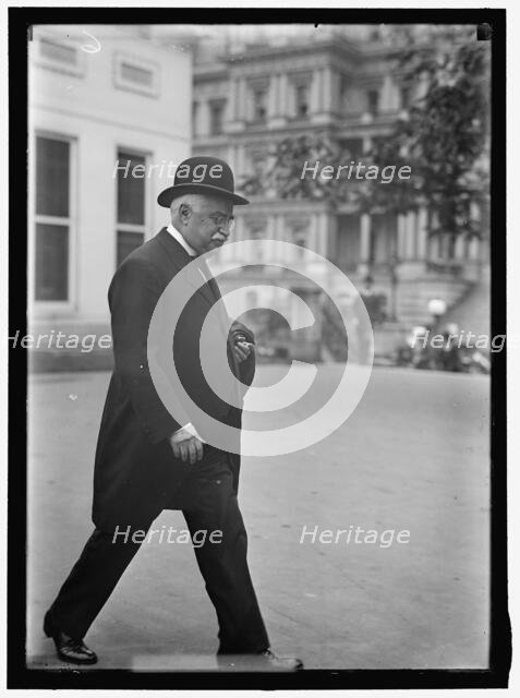 Man At White House, Washington, D.C., between 1911 and 1920. Creator: Harris & Ewing.