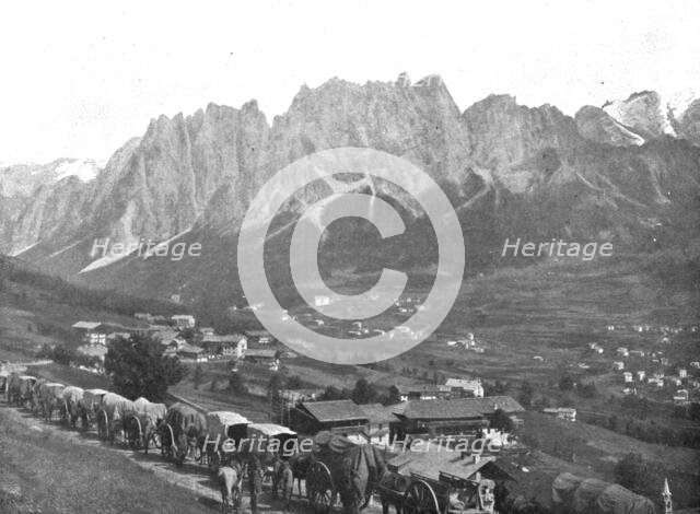 'Sur le front Italien; Un convoi de ravitaillement sur le route des Dolomites ; au...1915 (1924). Creator: Unknown.