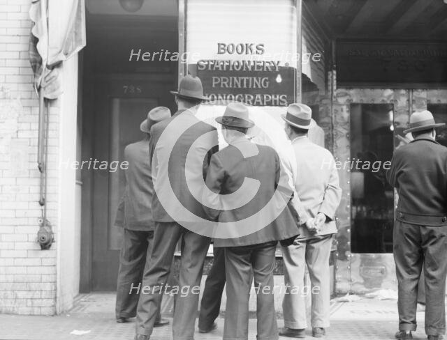 News of the surrender of Canton..., San Francisco, California, 1938. Creator: Dorothea Lange.