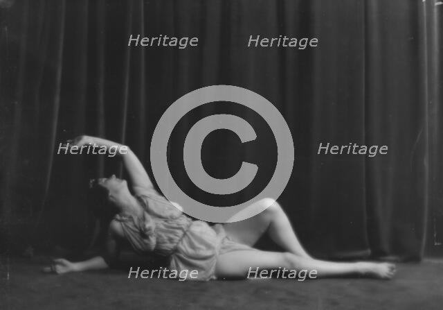 Duncan, Isadora, portrait photograph, between 1916 and 1918. Creator: Arnold Genthe.