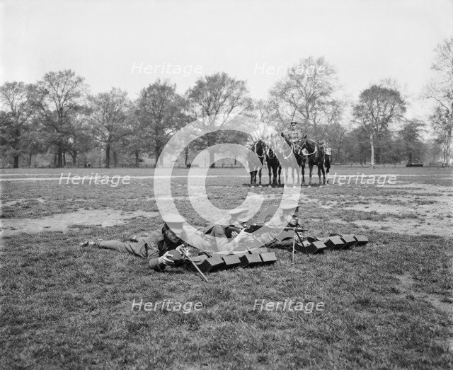 British Army machine gun troop, May 1918. Artist: Adolph Augustus Boucher.