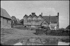 Middle Beanhall Farm, Church Road, Bradley Green, Feckenham, Redditch, Worcestershire, c1920. Creator: Marjory L Wight.