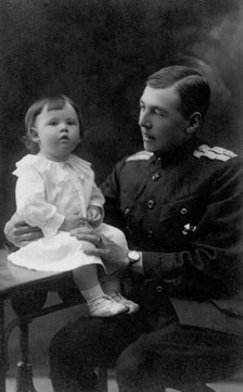Briner Felix Yulievich with his daughter Irina, 1919. Creator: Unknown.