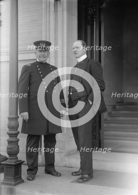 British Commission To U.S. - Inspector D.O. O'Donnell Talking To D.C. Policeman, 1917. Creator: Harris & Ewing.