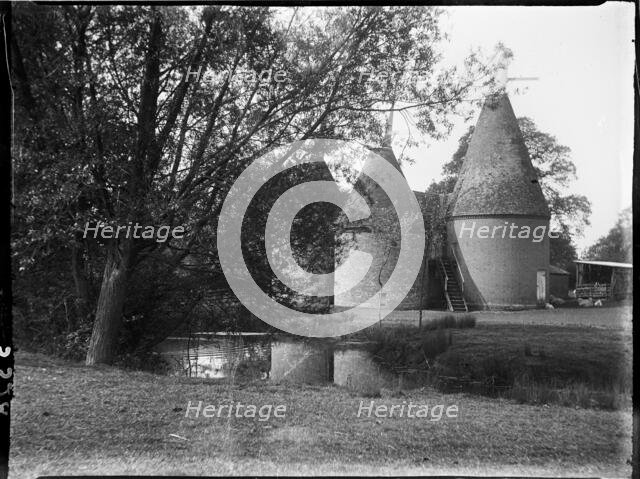 Luckhurst, Lower Road, Stone-cum-Ebony, Ashford, Kent, 1926. Creator: Katherine Jean Macfee.