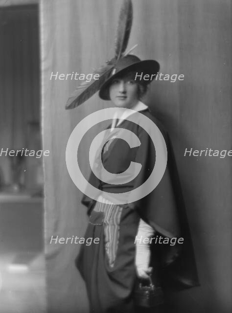 Eder, Helen, Miss, portrait photograph, ca. 1913. Creator: Arnold Genthe.