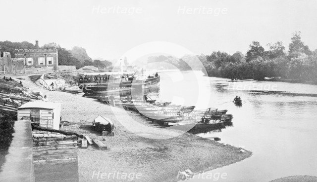 Hampton Court, Richmond-upon-Thames, Surrey. Artist: Unknown