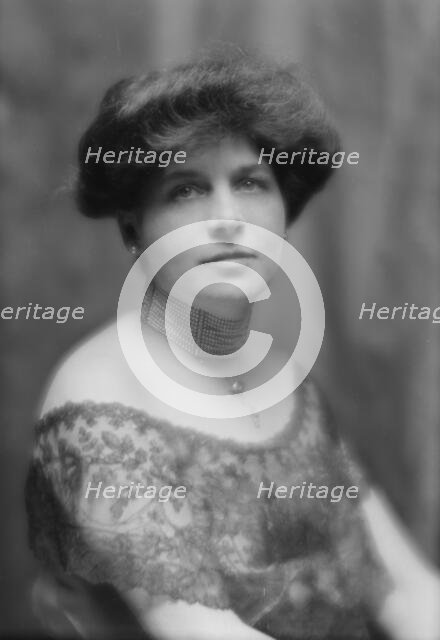 Wanger, S.F., Mrs., portrait photograph, 1912 May 14. Creator: Arnold Genthe.