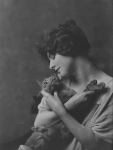 Bermicchi, Miss, with Buzzer the cat, portrait photograph, 1916. Creator: Arnold Genthe.