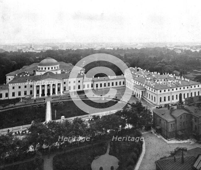 'Au Palais de Tauride; Le palais de Tauride, siege de la Douma et centre de la revolution..., 1917. Creator: Unknown.