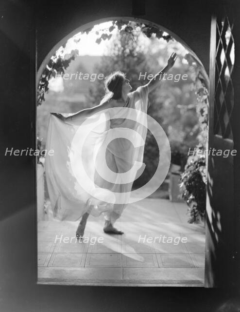 Ruth St. Denis dancers, between 1910 and 1935. Creator: Arnold Genthe.