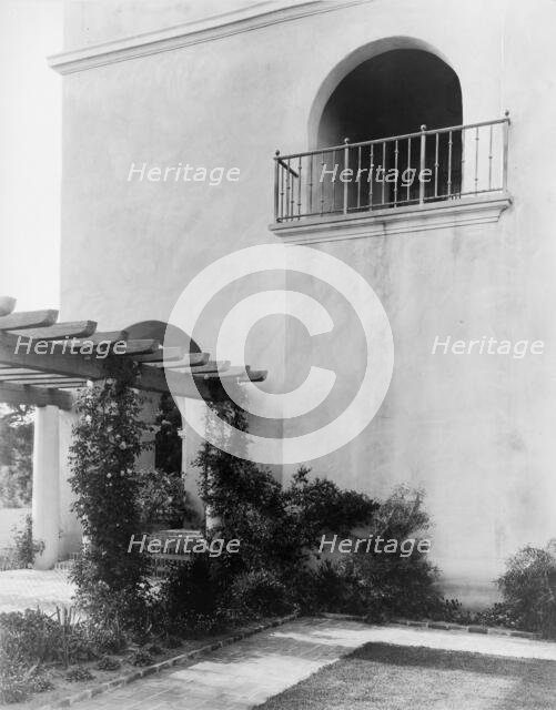"Mi Suen~o," Herbert Coppell house, 1245 South Grand Avenue, Pasadena, California, 1917. Creator: Frances Benjamin Johnston.
