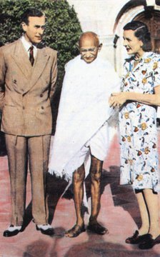 Mohondas Karamchand Gandhi (1869-1948), standing between Lord and Lady Mountbatten. Artist: Unknown