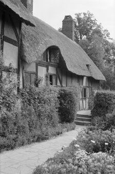 Anne Hathaway's Cottage, Shottery, Stratford upon Avon, Warwickshire, c1945-c1965. Creator: SW Rawlings.