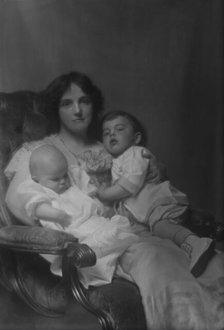 Gillingham, John K., Mrs., and children, portrait photograph, 1913. Creator: Arnold Genthe.