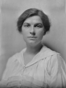 Bradford, L.J., Miss, portrait photograph, 1916 or 1917. Creator: Arnold Genthe.