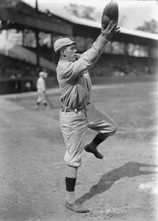 Les Nunamaker, Boston Al (Baseball), 1913. Creator: Harris & Ewing.