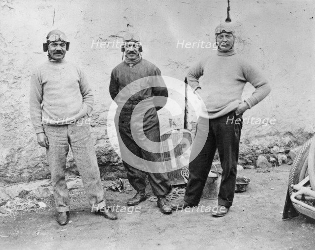 Humber drivers, 1914. Artist: Unknown