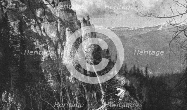 'L'entrée de l'armee Roumaine en Transylvanie', 1916 Creator: Unknown.