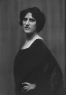 Weiman, Rita, Miss, portrait photograph, 1913. Creator: Arnold Genthe.