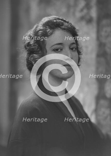 Madden, Frances, Miss, portrait photograph, not before 1916. Creator: Arnold Genthe.