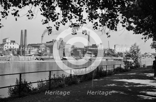 River Thames, Hammersmith, London, c1945-1965. Artist: SW Rawlings