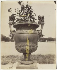 Versailles, Vase par Ballin, 1903. Creator: Eugene Atget.