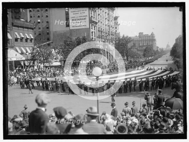 Parade On Pennsylvania Ave - Huge Flag, between 1910 and 1921. Creator: Harris & Ewing.